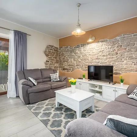 Angelina Apartment